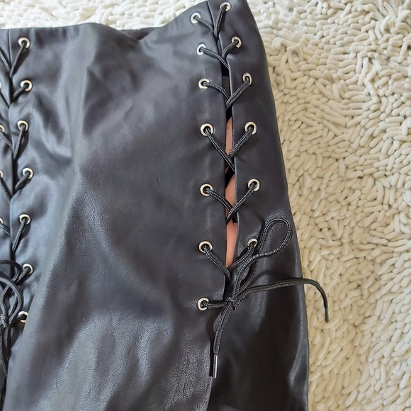 Forever 21 black vegan leather mini skirt- size small - Picture 5 of 7